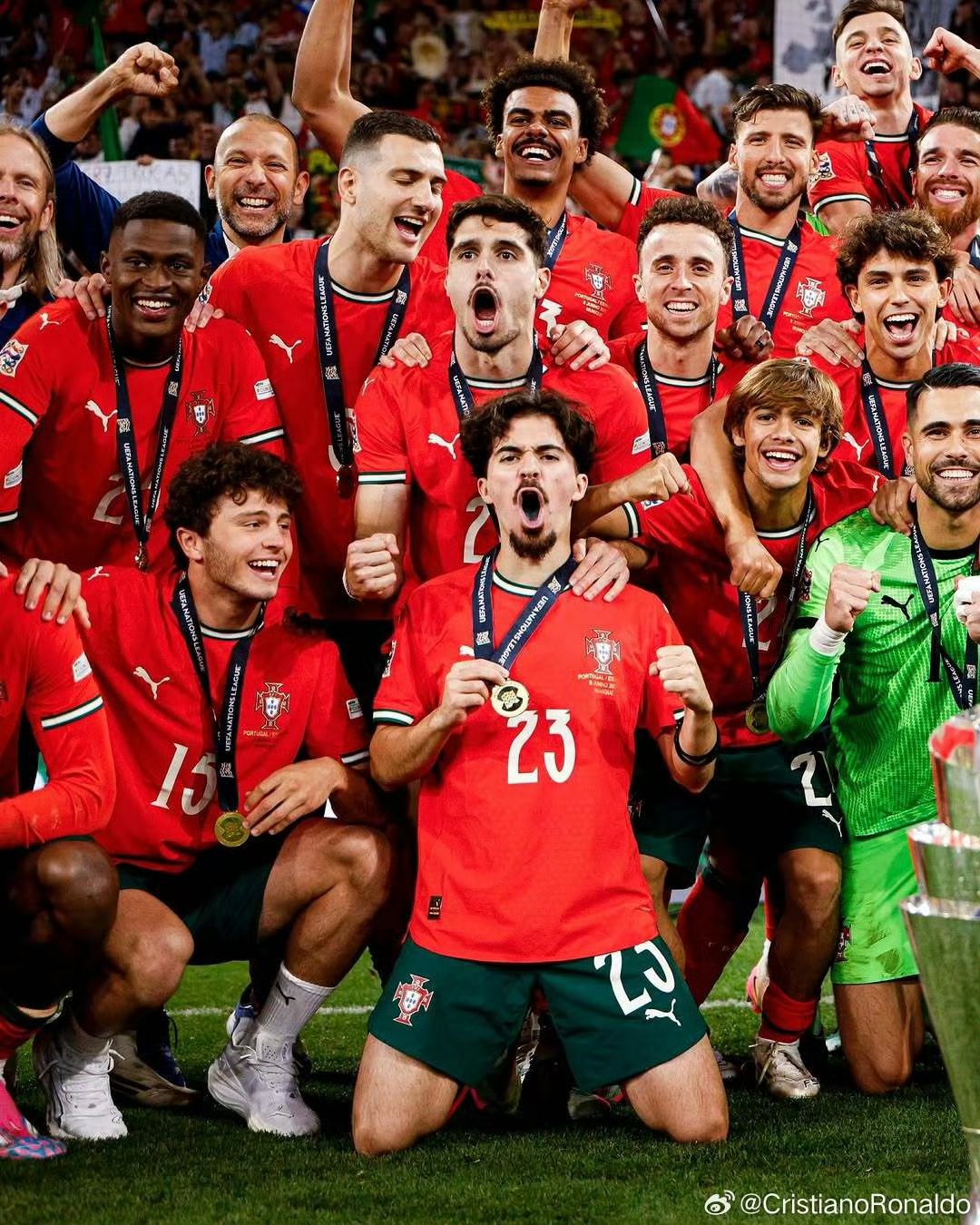 欧洲杯预选赛场面混乱，各队争相夺冠