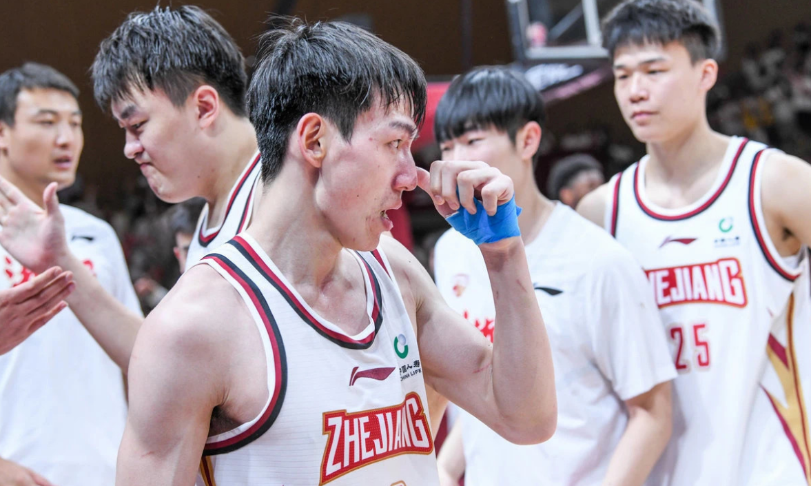 包含福建篮球俱乐部签约外援，目标冲击总冠军的词条