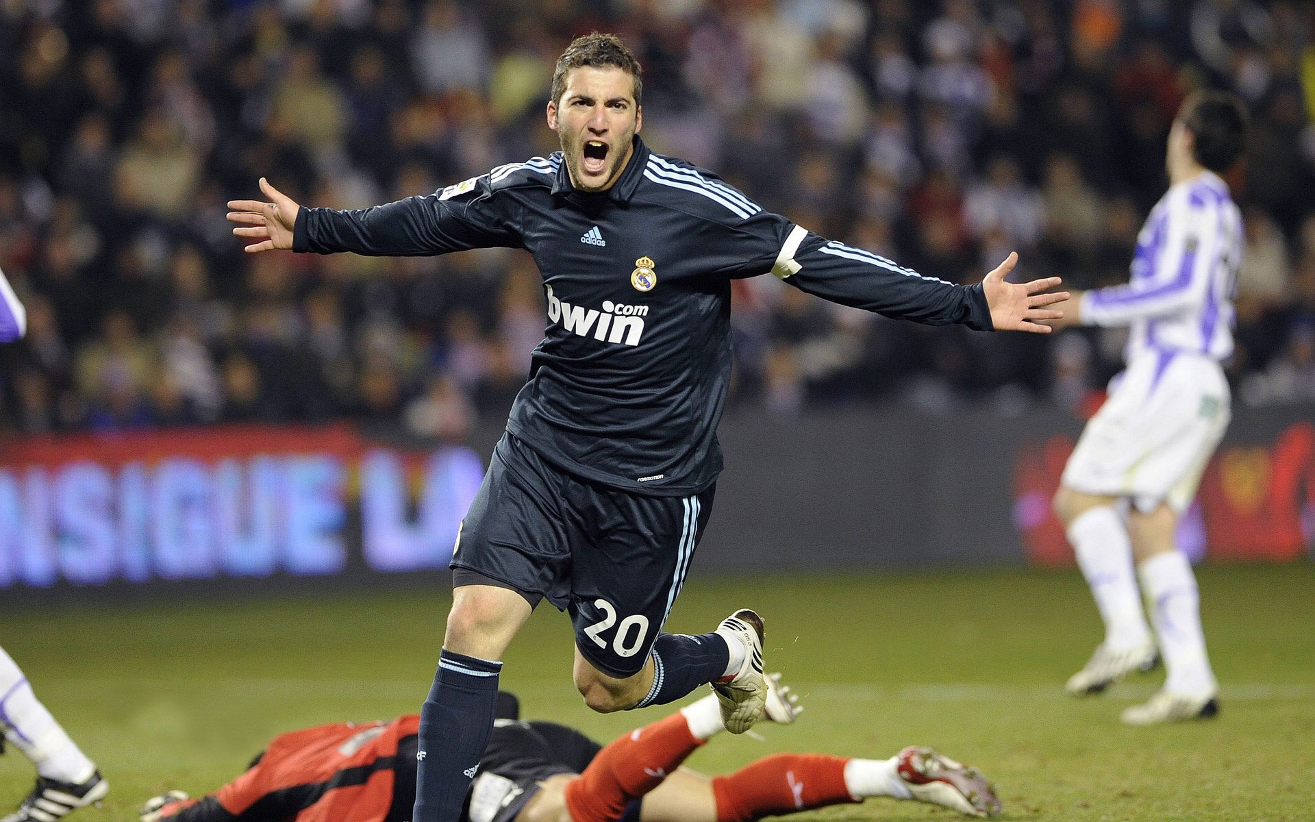 开云官方app入口-福克斯惊艳四座，雄鹿战术体系全面压制北京队